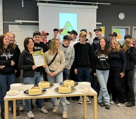 Gruppbild på klass V22L på Vreta utbildningscenter.