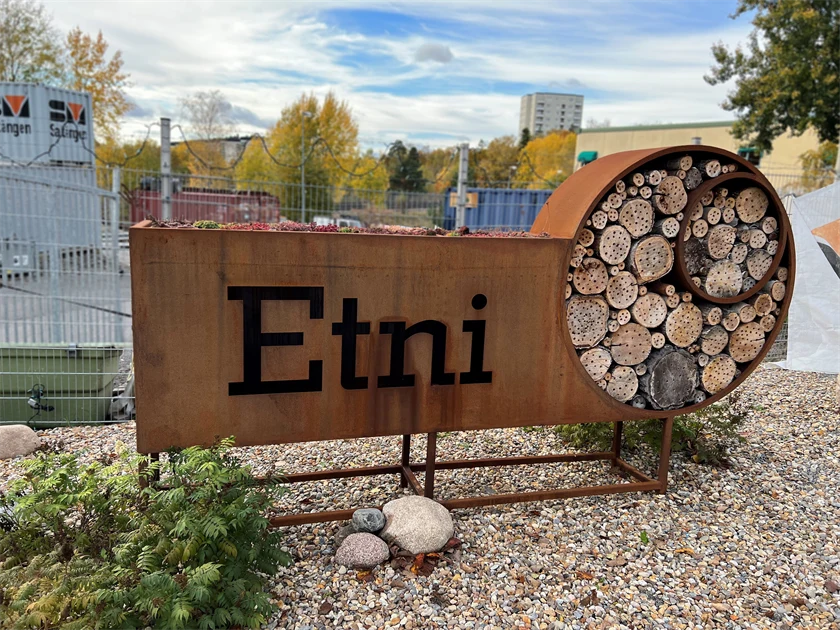 Etni.