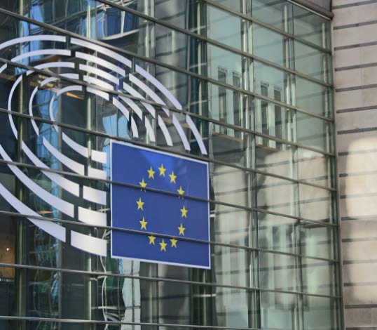 Bild på EU-parlamenets fasad.