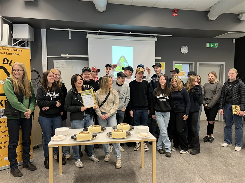 Gruppbild på klass V22L på Vreta utbildningscenter.