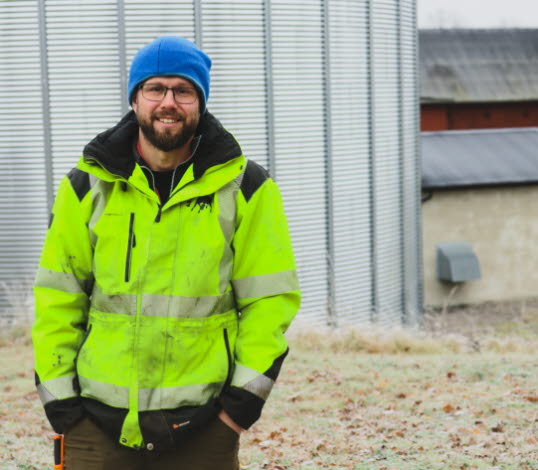 Bild på Mattias Larsson på Abbotnäs säteri.