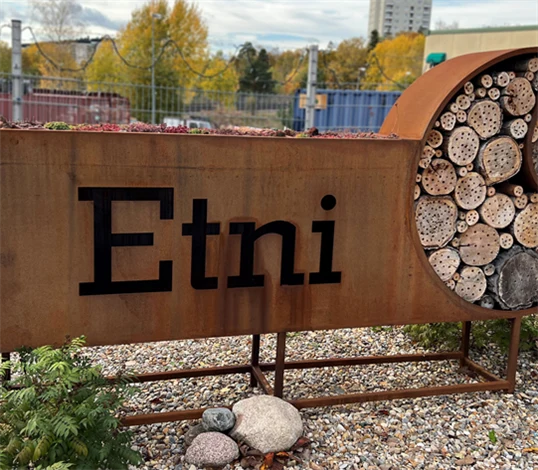 Etni.