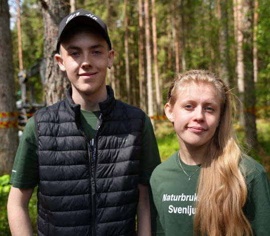  Eleverna Erik Lans och Frida Alfredsson på Naturbruksskolan Svenljunga som coachat gamingprofilerna.